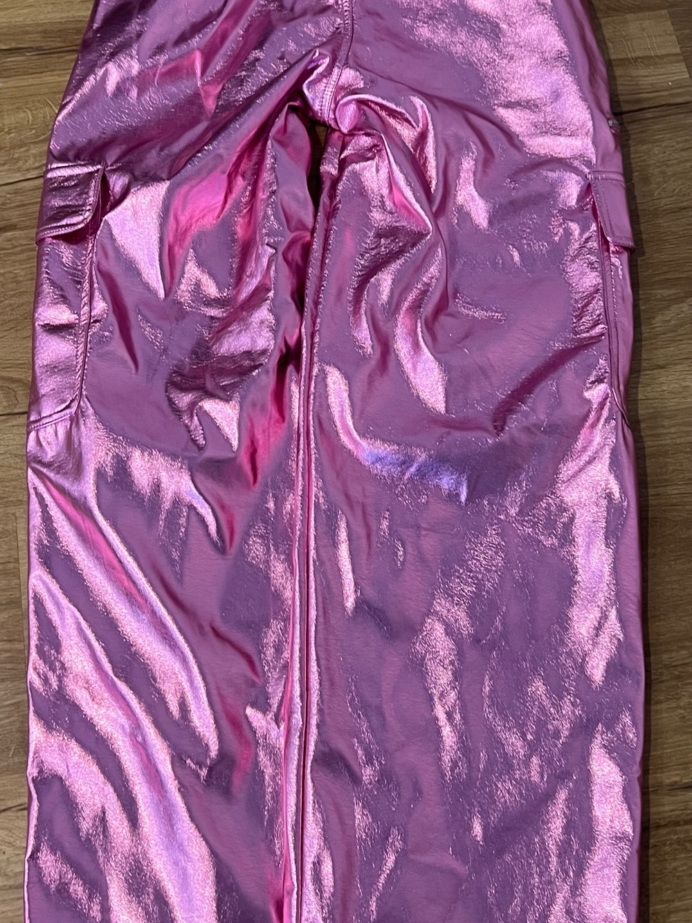 No Boundaries Metallic Pink Wide Leg Cargo Pants l 8-10 - Picture 2 of 3